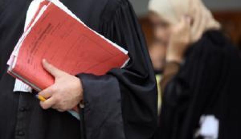 كاتبة ضبط تتعرض للسرقة بالقرب من مقر عملها في وهران