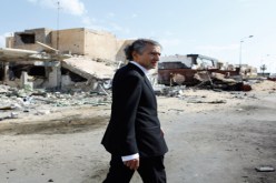 هذا هو برنارد ليفي‮ ‬الذي‮ ‬تدافع عنه‮ ‬الوطن‮‬