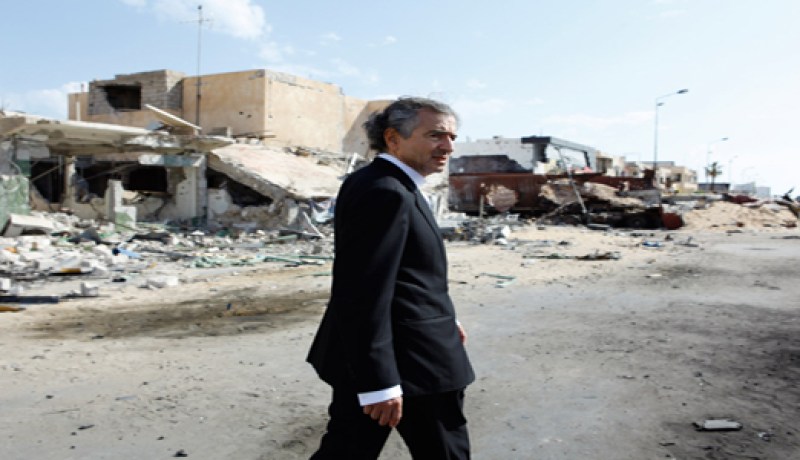 هذا هو برنارد ليفي‮ ‬الذي‮ ‬تدافع عنه‮ ‬الوطن‮‬