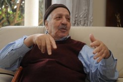 المجاهد الطاهر الزبيري يقلّد وسام الأثير