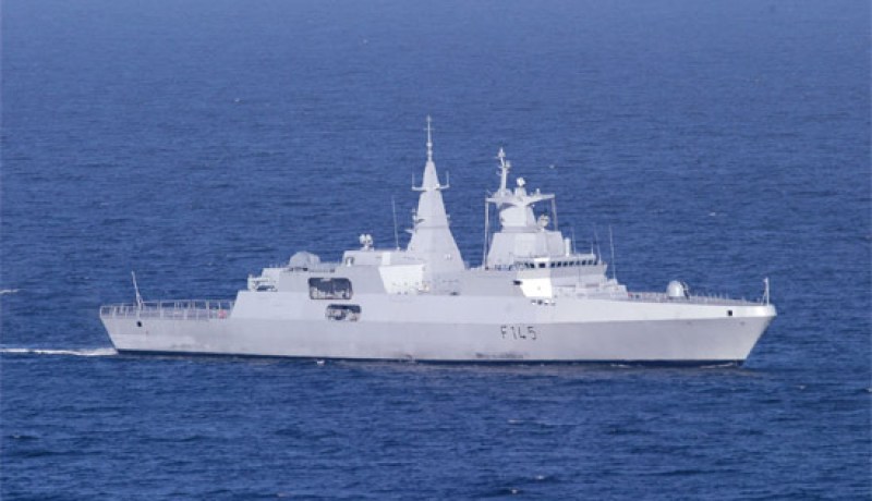 القوات البحرية الجزائرية تجري تمرينا يقضي بإنقاذ سفينة في حالة إغاثة بعرض البحر بعنابة