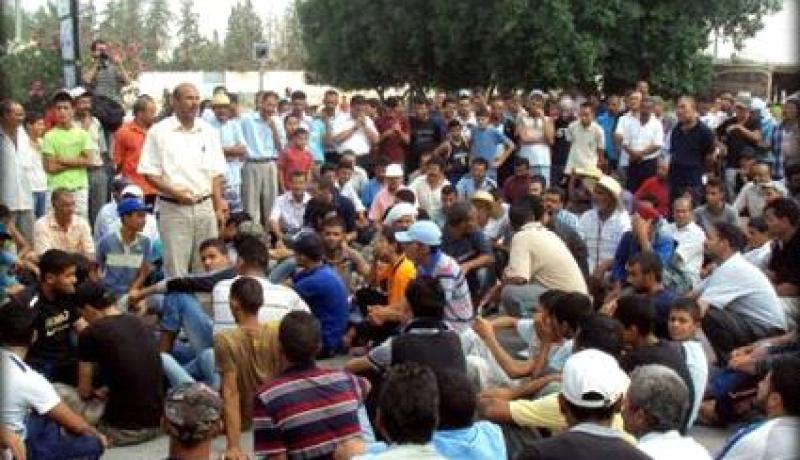 اشتباك بين متظاهرين مؤيدين للحكومة واخرين معارضين في مدينة قفصة التونسية