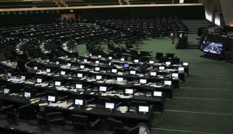 نائب بالبرلمان:”ايران قد تحظر صادرات النفط لأوروبا الاسبوع القادم”