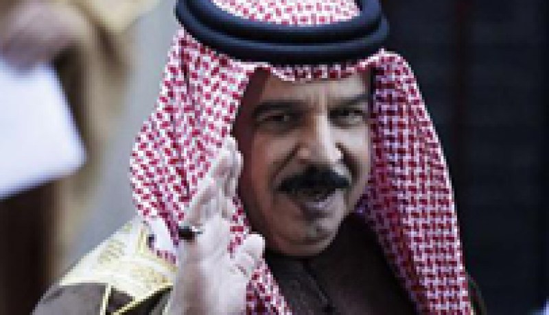 ملك البحرين يعد بعدم تعرض أي صحافي للإهانة أو الإعتقال خلال ممارسته لعمله