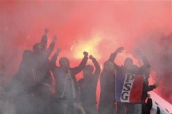 توقف لقاء لوريان وسان جيرمان بعد القاء الالعاب النارية على ارض الملعب