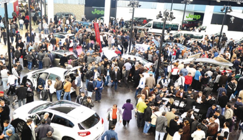 إقبال كبير على صالون السيارات لوهران