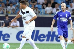 أصدقاء رونالدو يهزمون زيدان و رفاقه لمكافحة الفقر