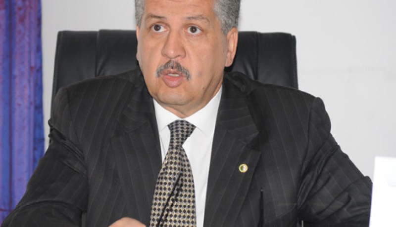 سلال يستقبل وزيرين ليبيين حاملين لرسالة من السيد الثني