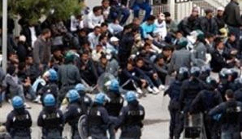 السلطات الليبية توقف 220 مهاجرا غير شرعي