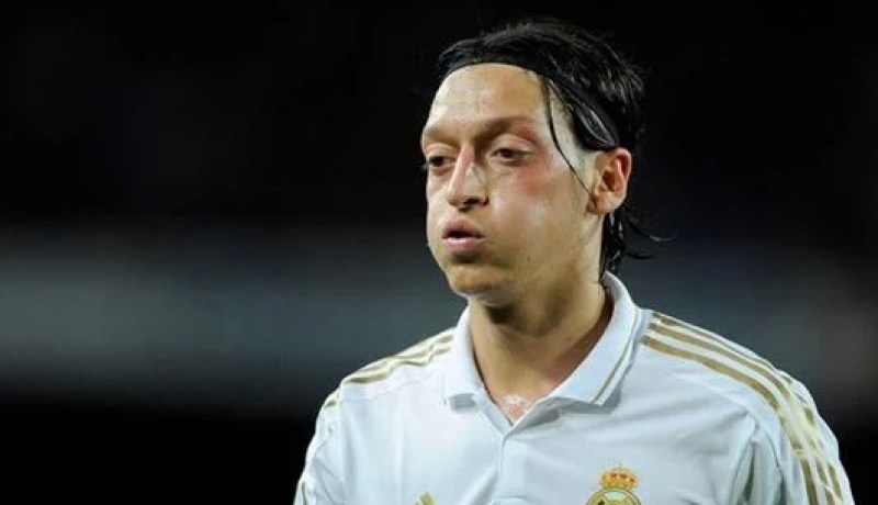 ألمانيا تتوق إلى الساحر أوزيل  ‎