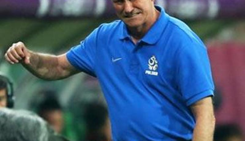 استقالة مدرب منتخب بولونيا بعد خروجه من النهائيات