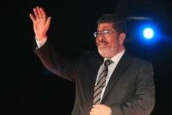 مرسي يبدأ مشاوراته لتشكيل حكومة مدنية