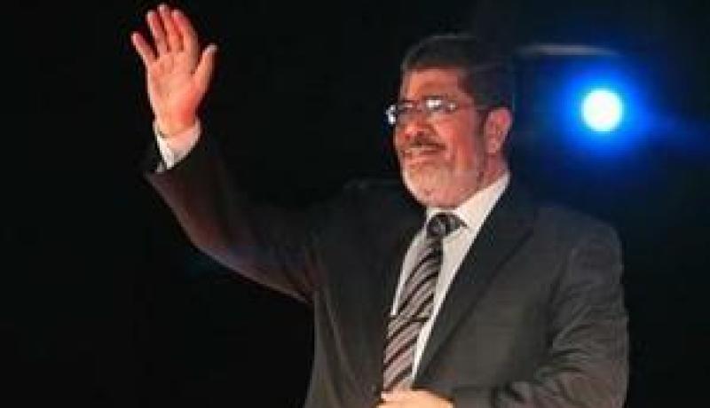 مرسي يبدأ مشاوراته لتشكيل حكومة مدنية