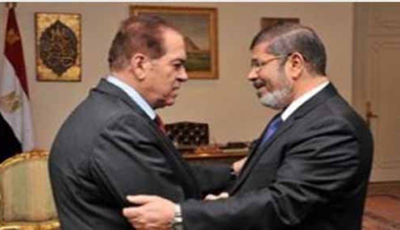 مرسى يعقد اجتماعا طارئا مع الجنزورى قبيل إعلان الحكومة الجديدة