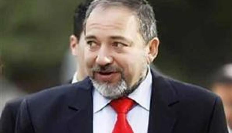 اسرائيل تستبعد استئناف عملية السلام إلا بعد اعتزال أبو مازن