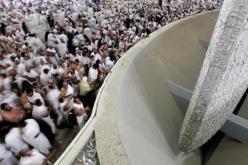 أمير مكة يعد بحل مشكل الحجاج الغير النظاميين العام المقبل