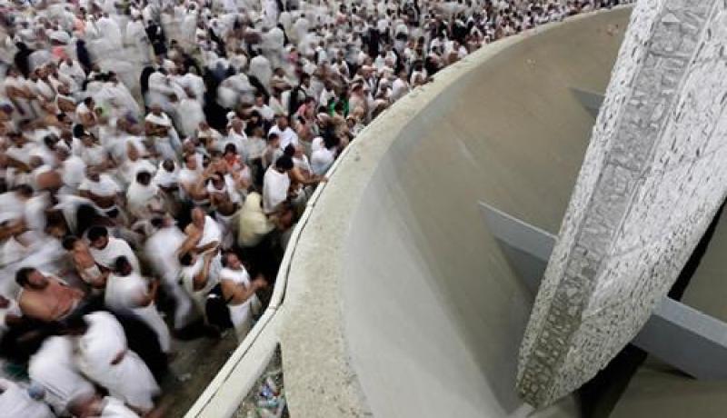 أمير مكة يعد بحل مشكل الحجاج الغير النظاميين العام المقبل