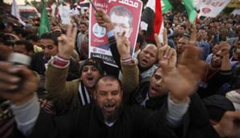 توافد الآلاف بميدان رابعة العدوية للمشاركة فى مليونية تأييد الدستور