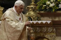 بابا الفاتيكان يدعو المسيحيين والمسلمين في الشرق الأوسط لبناء بلادهم ويحذر من التعصب