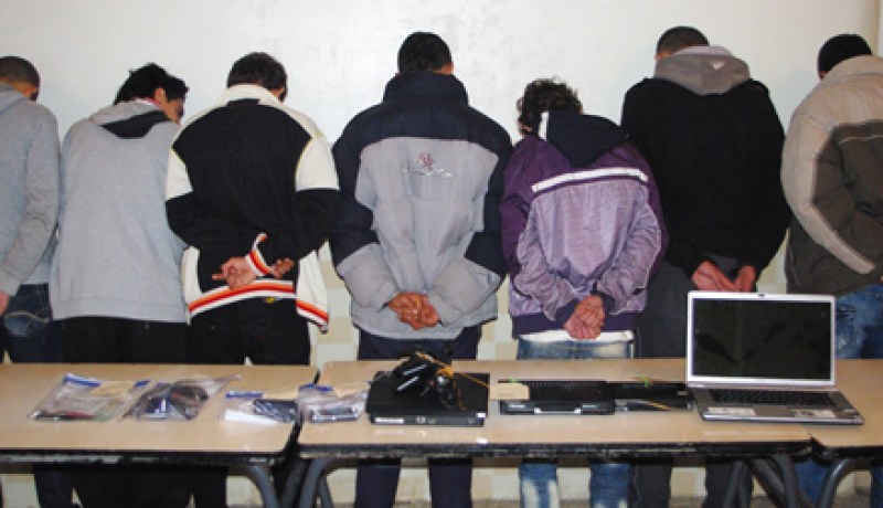 تفكيك شبكة لتزوير الوثائق الإدارية بوهران