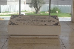 اعادة دفن رفات عرفات وتسليم العينات الى الخبراء