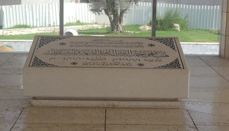 اعادة دفن رفات عرفات وتسليم العينات الى الخبراء