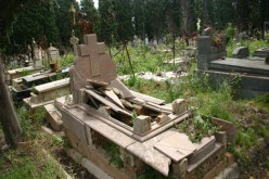 توقيف شخصين بتهمة نبش قبور مسيحية في الجزائر