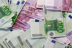 جمارك مطار الجزائر تحجز 200 ألف أورو لدى مسافرين