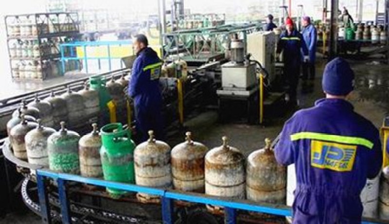 إعتصام13 بطالا داخل مخزن قارورات غاز البوتان  لشركة  نفطال بورقلة