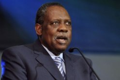 رئيس الكاف يحل بالجزائر لحضور مباراة وفاق سطيف و الاهلي المصري