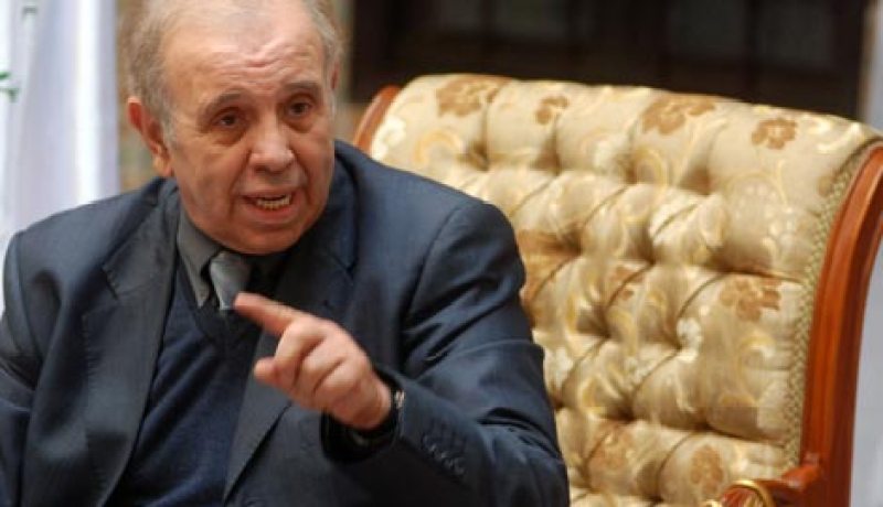 قسنطيني: على النائب العام العسكري متابعة بن نواري ويعلى بتهمة الخيانة العظمى