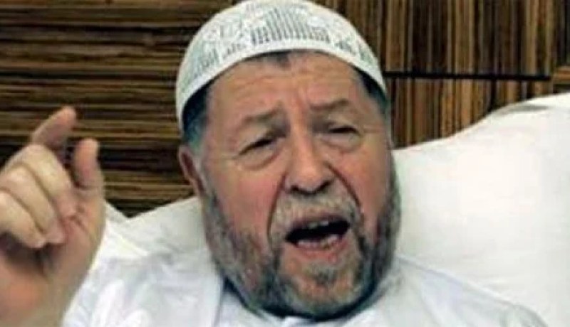 ''عباسي مدني'' يقيم زفافا ملكيا لابنه في ''ريجنسي بالاس'' 