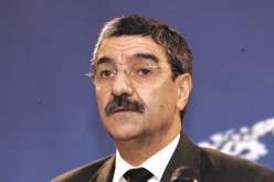 سعدي يطالب بإلغاء التدريس بالعربية
