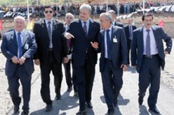 سلال يؤكد من معسكر أن الجزائر تسجل مؤشرات اقتصادية إيجابية تتعلق بإنخفاض التضخم والبطالة