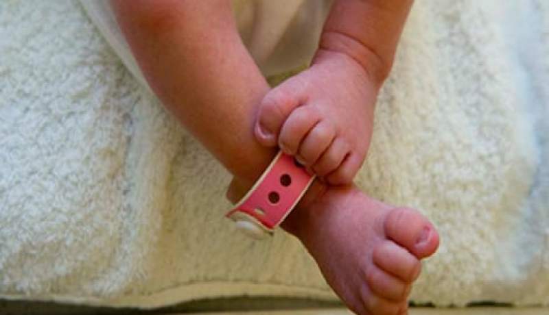 والدة رضيع مصاب بحمى حادة وضيق في التنفس تناشد وزير الصحة التدخل باوزيدان في تلمسان