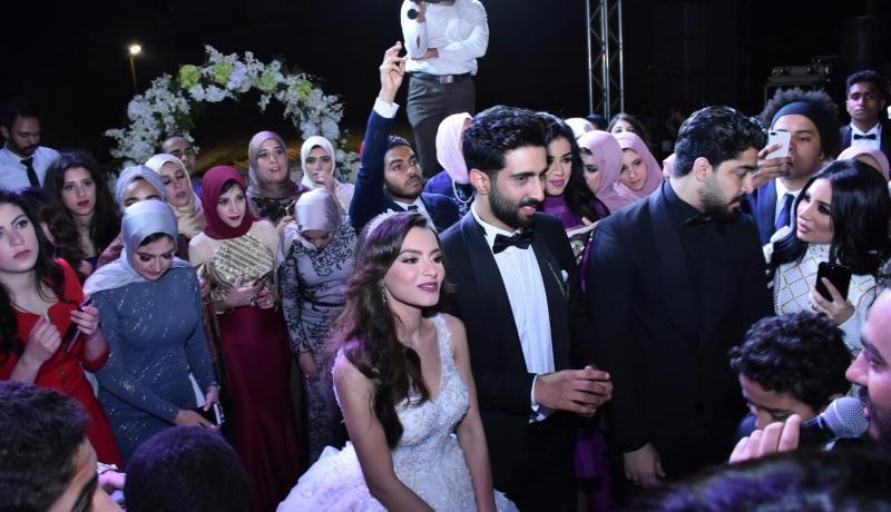 بالفيديو..نجوم الفن يزفون كارمن سليمان