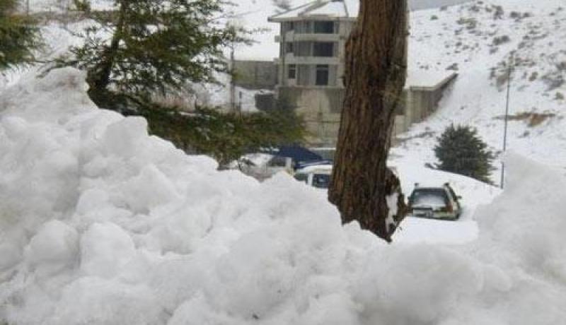 عاصفة ثلجية وأمطار تشل الحركة في لبنان