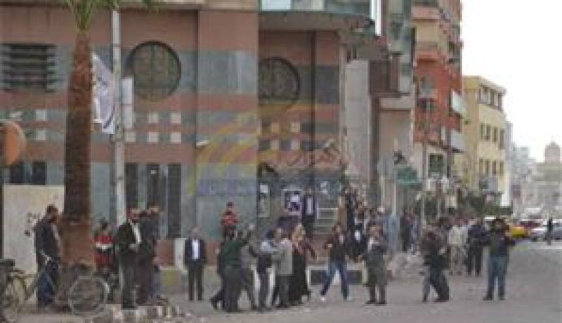 مشادات بين متظاهرين وانصار الرئيس مرسي في المنصورة بمحافظة الدقهلية بمصر