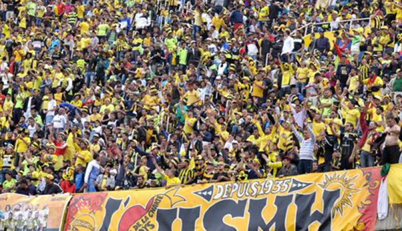 شابان يسطوان على سيارات 7 لاعبين في اتحاد الحراش