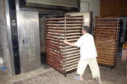 قلفاط: “وزارة التجارة تقف وراء نقص الخبز”