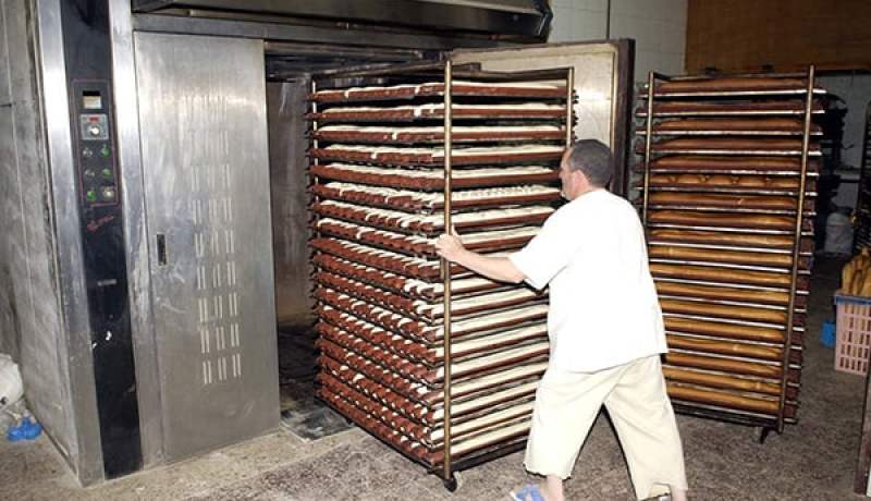 قلفاط: “وزارة التجارة تقف وراء نقص الخبز”