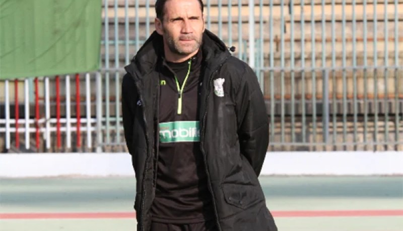 غوميز في مهمة إخراج «السياسي» من عنق الزجاجة أمام «لازمو» غدا