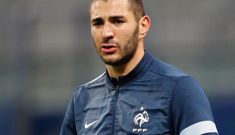 بن زيمة يردّ على رئيس وزراء فرنسا .. 541 لقاء دون بطاقة حمراء وهناك من يتحدث عن أخلاقي