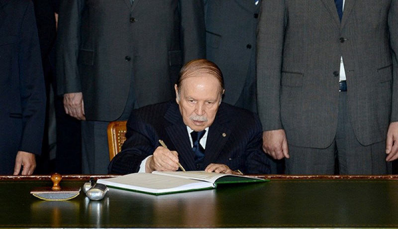 بوتفليقة يوقع على 5 مراسيم رئاسية للتعاون الدولي