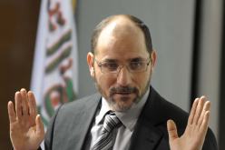 مقري ردا على بوشارب: من حقنا الحلم ورسم صورة جميلة للجزائريين