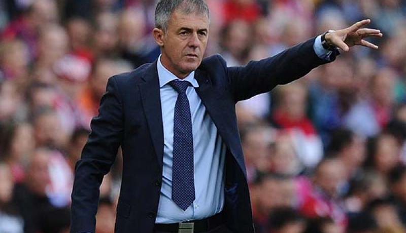 الناخب الجديد ألكاراز يفوز بأول مباراة يشرف عليها