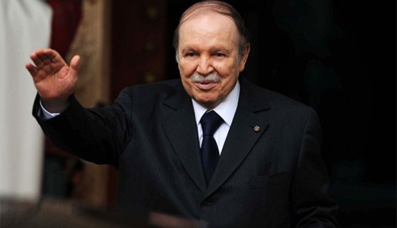 الرئيس بوتفليقة يهنئ السيد محمد عبد العزيز بمناسبة إعادة انتخابه أمينا عاما للبوليساريو