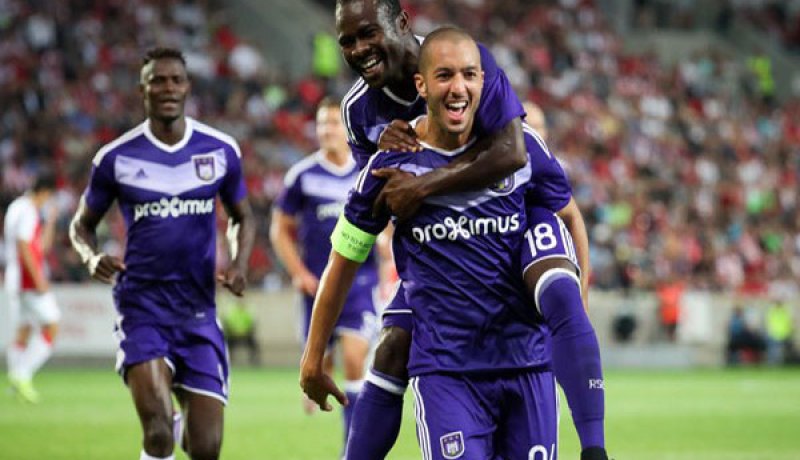 سفيان هني في طريقه للتتويج بأول لقب في مسيرته الكروية