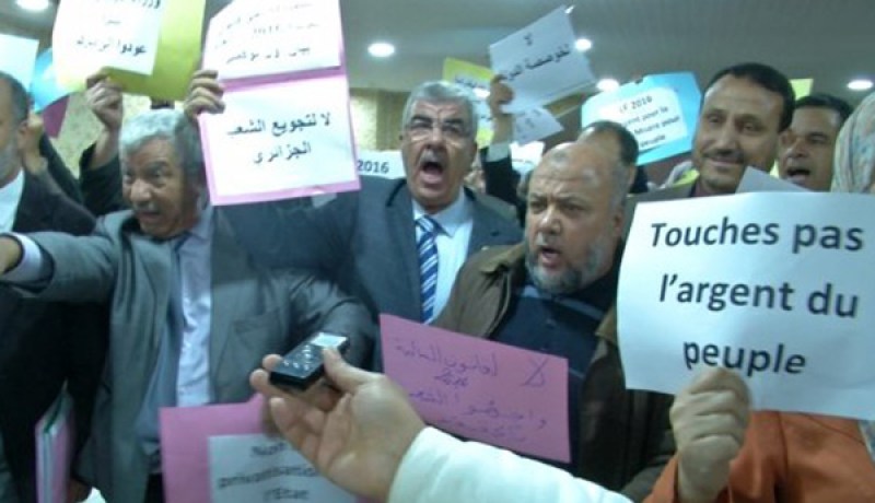 الأحزاب المعارضة لمشروع قانون المالية تقرر مراسلة رئيس الجمهورية والمجلس الدستوري