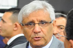 وزير التجارة يقطع عطلته لإنهاء احتباس الحاويات